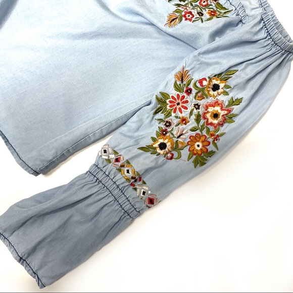 Cupcakes & Cashmere Off Shoulder Embroidery Top S - Picture 5 of 7